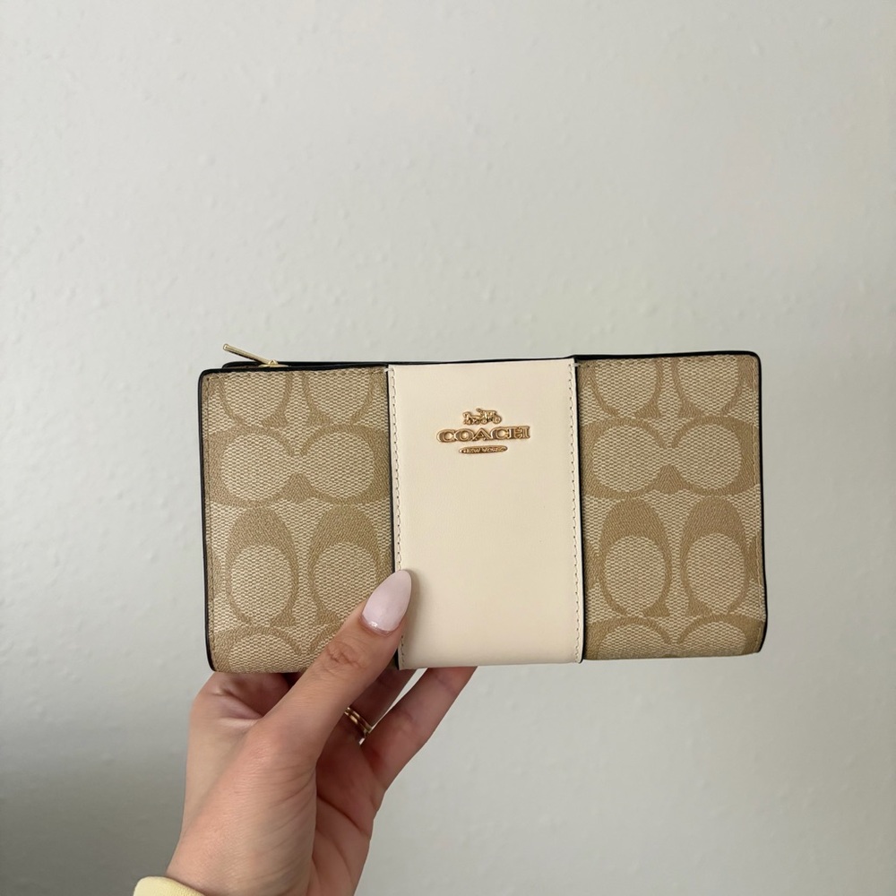 COACH SLIM ZIP WALLET NWOT - Picture 5 of 9